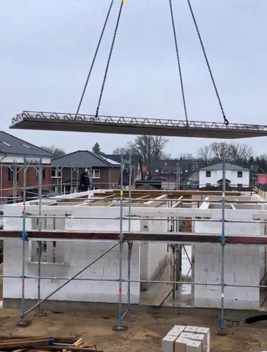 Facem lucrari de constructii si asamblare beton pereti fundamente garduri acoperis fatade;pavaj. imagine 3