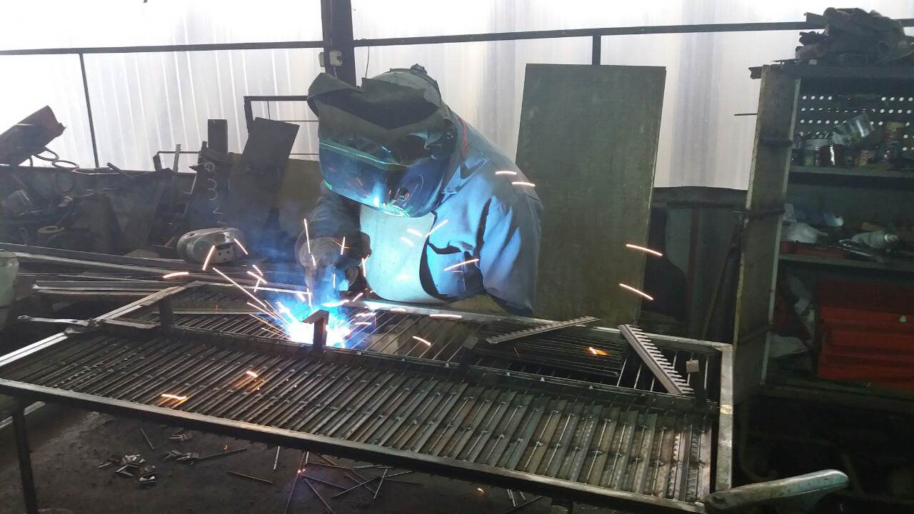 Prestăm servicii de sudare, restaurare a tehnicii învechite dar și a diferitor utilaje! imagine 3