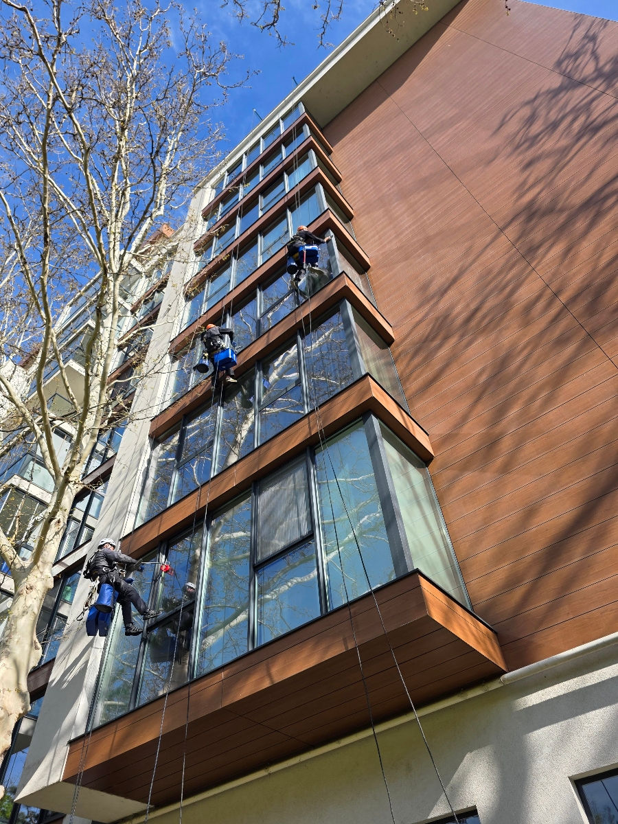 Spalare ferestre si fatade la orice înălțime, мойка окон и фасадов на любой высоте imagine 3